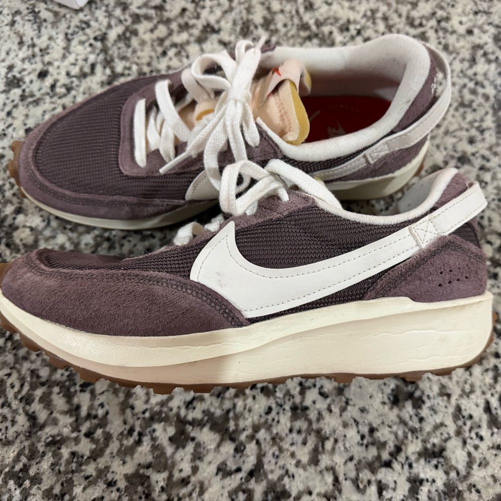 NIKE Waffle Debut Women’s 7 Gently Used